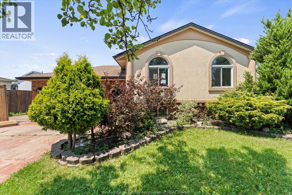1320 Hansen Crescent, Windsor, Ontario  N8W 5M8 - Photo 2 - 26016505