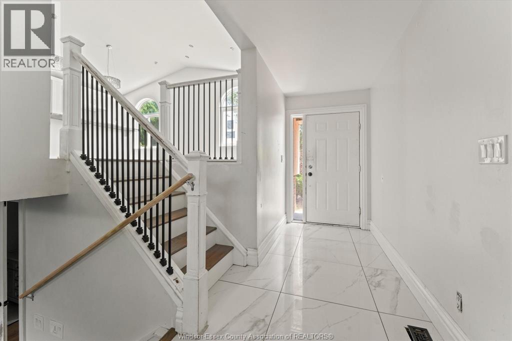 1320 Hansen Crescent, Windsor, Ontario  N8W 5M8 - Photo 4 - 26016505