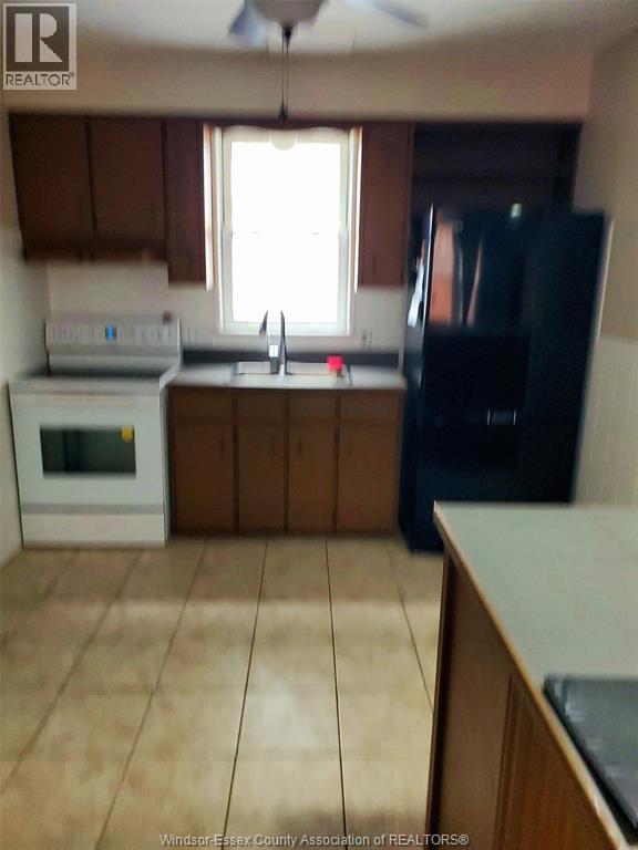 911 Langlois, Windsor, Ontario  N9A 2H2 - Photo 5 - 26016442