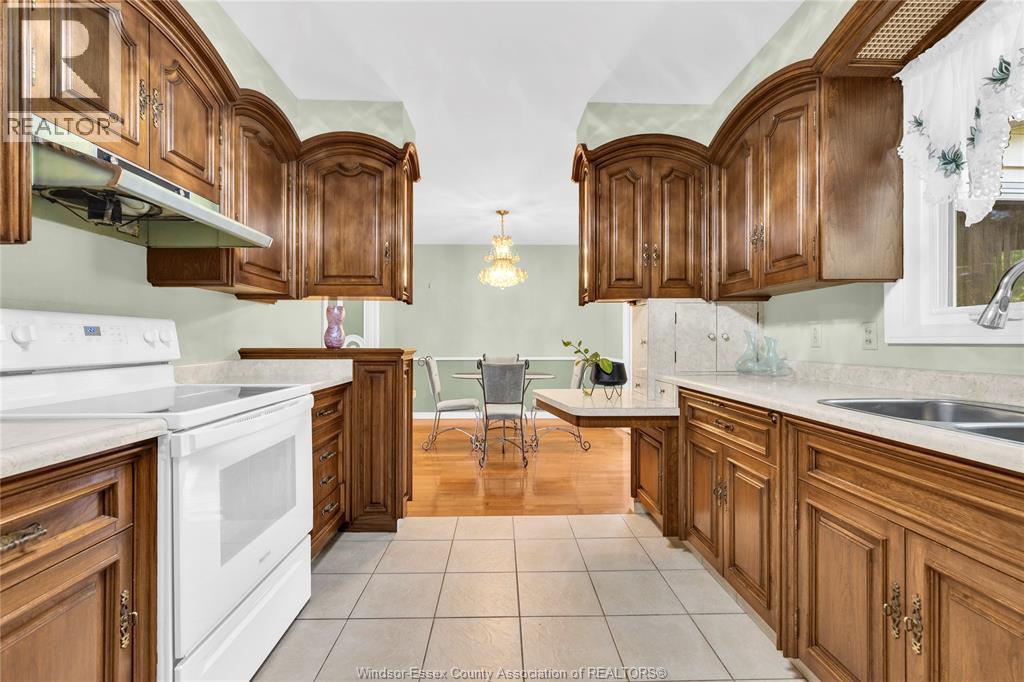 3483 Dougall, Windsor, Ontario  N9E 1S9 - Photo 6 - 26016533