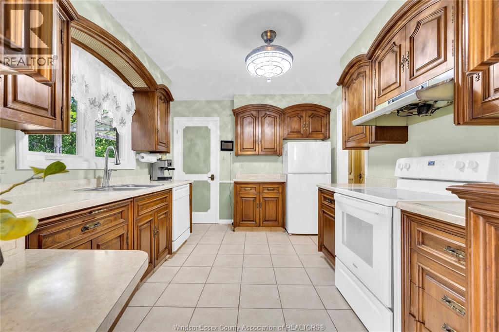 3483 Dougall, Windsor, Ontario  N9E 1S9 - Photo 7 - 26016533