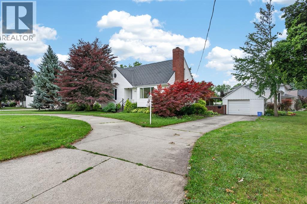 4171 ROSELAND DRIVE West, Windsor, Ontario