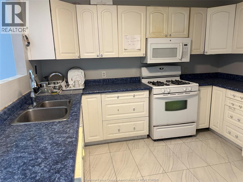 961 Campbell, Windsor, Ontario  N9B 2J4 - Photo 6 - 26016589