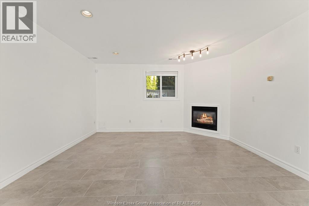 3316 Kenilworth, Windsor, Ontario  N9E 4R3 - Photo 24 - 26016634