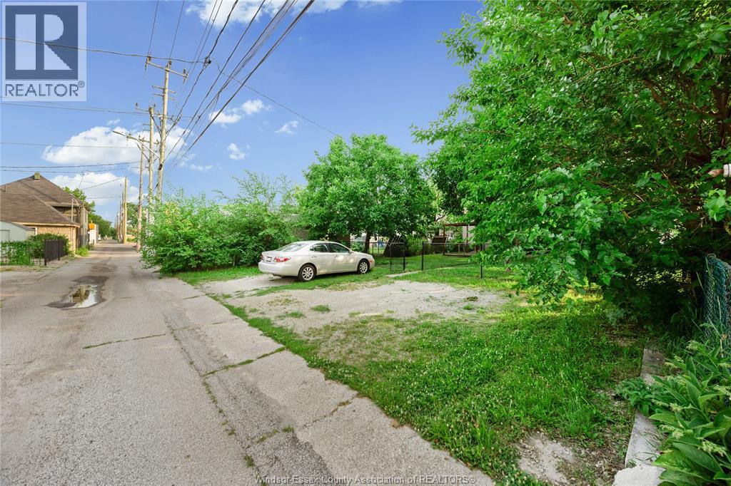 972-976 Langlois, Windsor, Ontario  N9A 2H3 - Photo 11 - 26016682