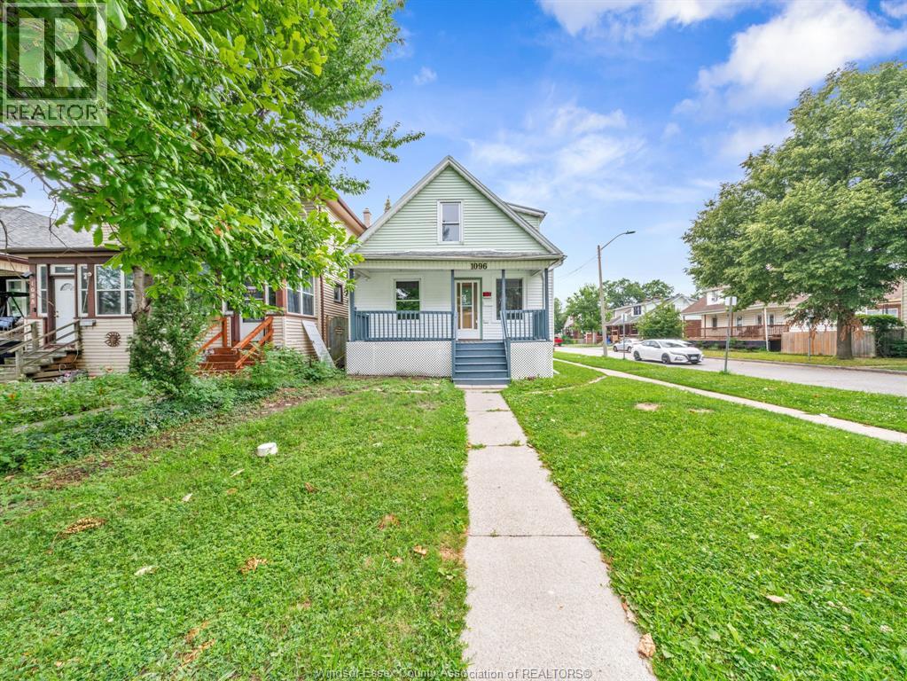 1096 Hall, Windsor, Ontario  N9A 2M7 - Photo 1 - 26016479