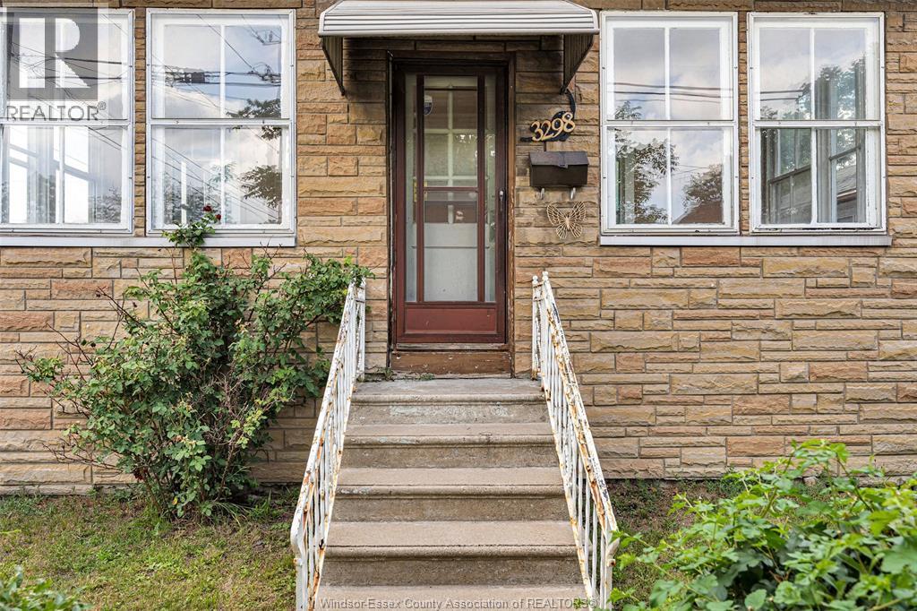 3298 College, Windsor, Ontario  N9C 1S6 - Photo 2 - 26016752