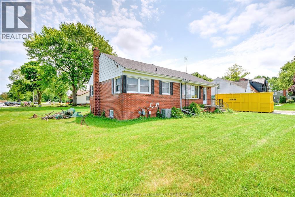209 Sandwich Street North, Amherstburg, Ontario  N9V 2V4 - Photo 3 - 26016775