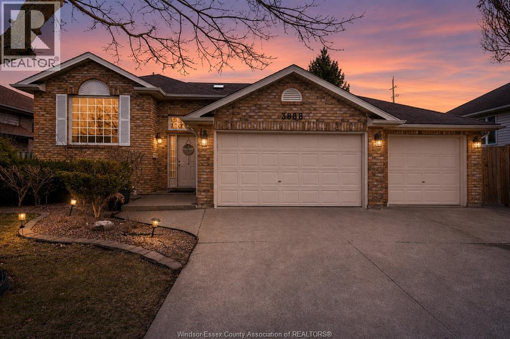 3888 Aristotle Crescent, Windsor, Ontario  N9G 2N9 - Photo 1 - 26016763