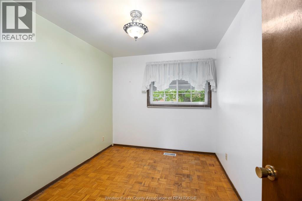 5649 Baldwin, Windsor, Ontario  N8T 1L7 - Photo 11 - 26016792