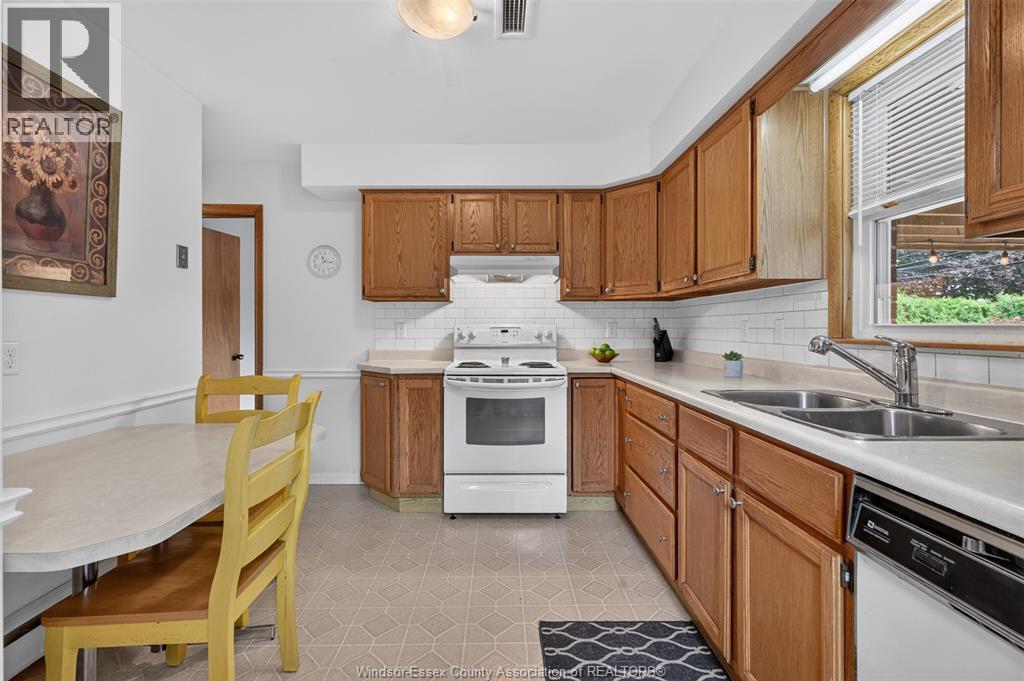 2468 Mark, Windsor, Ontario  N9E 2W3 - Photo 14 - 26016855