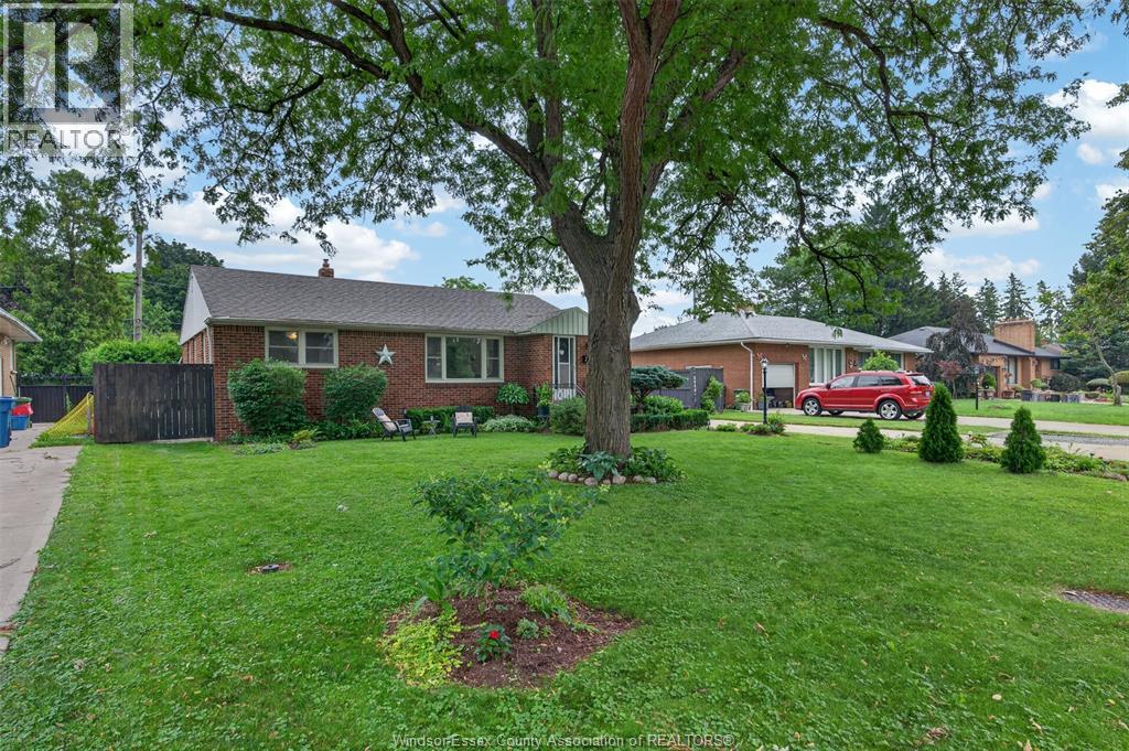 2468 Mark, Windsor, Ontario  N9E 2W3 - Photo 3 - 26016855