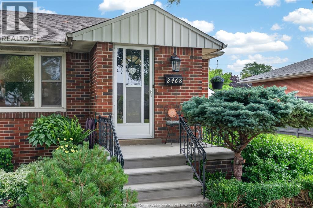2468 Mark, Windsor, Ontario  N9E 2W3 - Photo 5 - 26016855