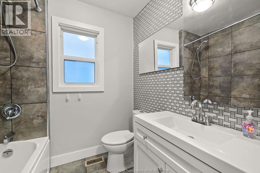 541 Moy, Windsor, Ontario  N9A 2N3 - Photo 17 - 26016873
