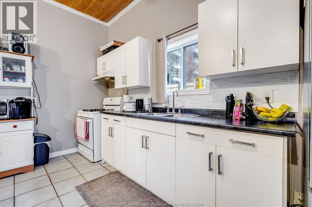 402 Oak Street East, Leamington, Ontario  N8H 4V4 - Photo 4 - 26016883