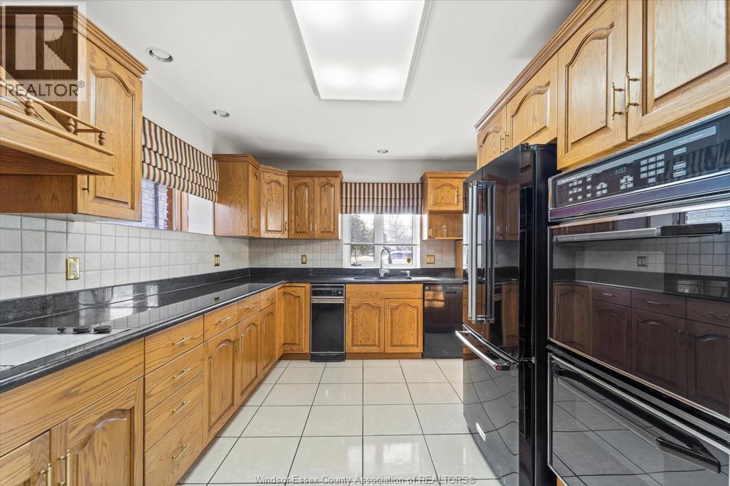 410 Russell Woods Road, Lakeshore, Ontario  N8N 3S5 - Photo 10 - 26016923