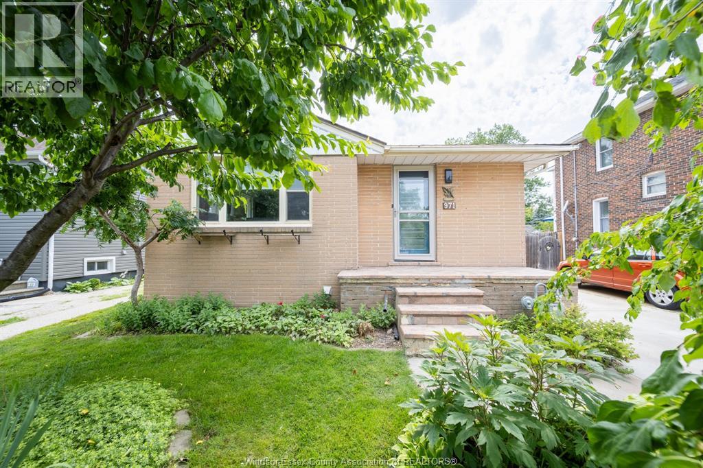 971 FAIRVIEW BOULEVARD, Windsor, Ontario