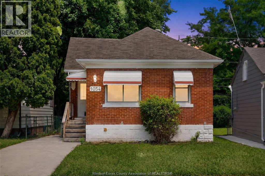 1054 Josephine, Windsor, Ontario  N9B 2L5 - Photo 1 - 26017100