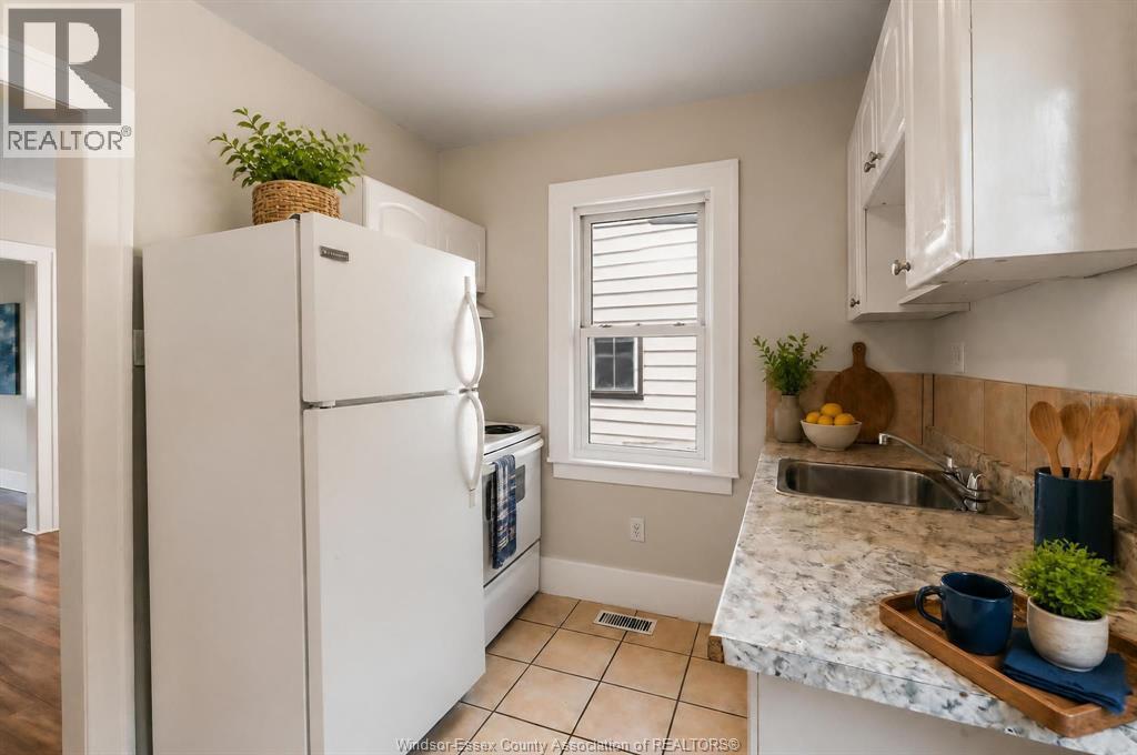 1054 Josephine, Windsor, Ontario  N9B 2L5 - Photo 11 - 26017100