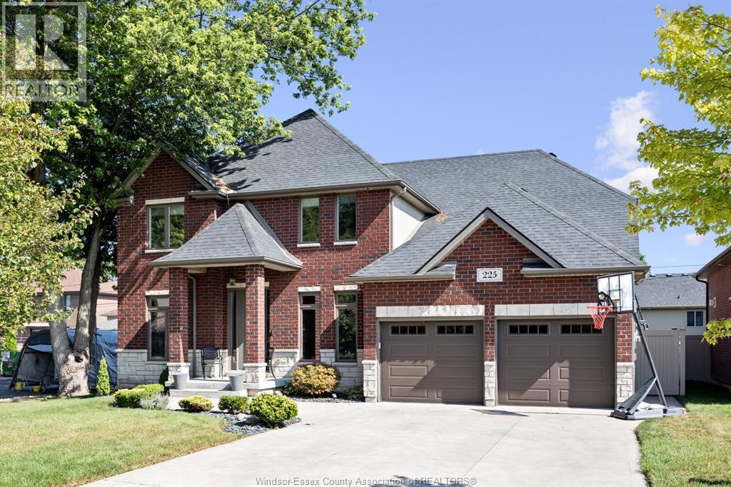 225 Elsworth, Lasalle, Ontario  N9J 0C6 - Photo 2 - 26017119