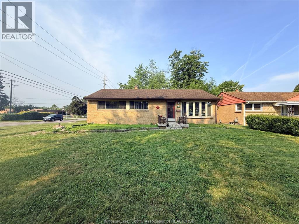 3199 Mark, Windsor, Ontario  N9E 2W9 - Photo 2 - 26017085