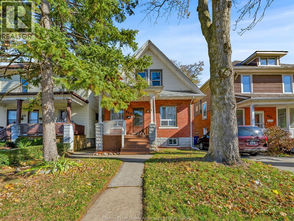 894 DOUGALL, Windsor, Ontario