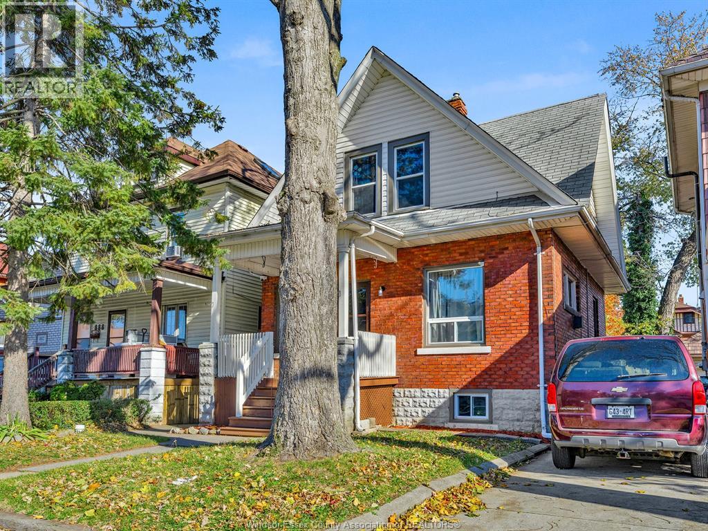 894 Dougall, Windsor, Ontario  N9A 4R1 - Photo 2 - 26017219