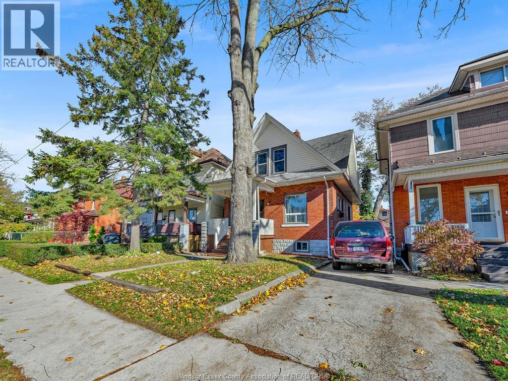 894 Dougall, Windsor, Ontario  N9A 4R1 - Photo 3 - 26017219