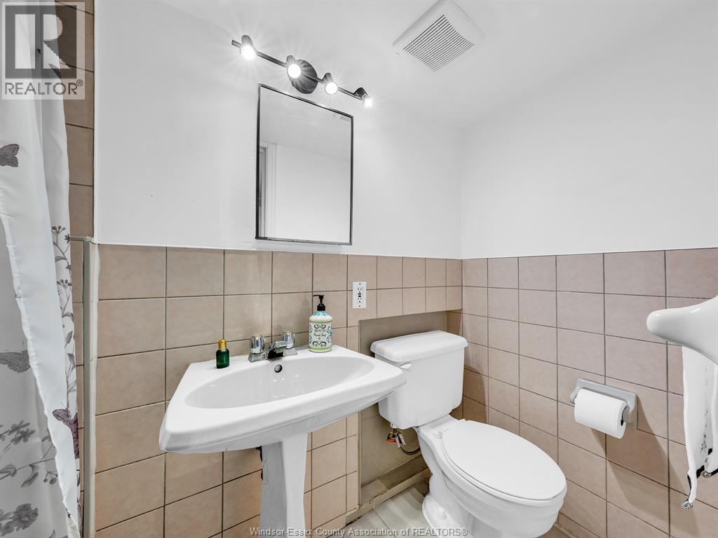 894 Dougall, Windsor, Ontario  N9A 4R1 - Photo 31 - 26017219
