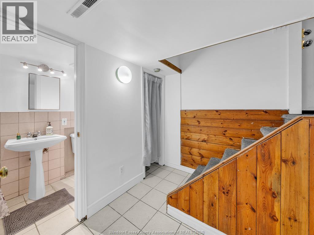894 Dougall, Windsor, Ontario  N9A 4R1 - Photo 37 - 26017219