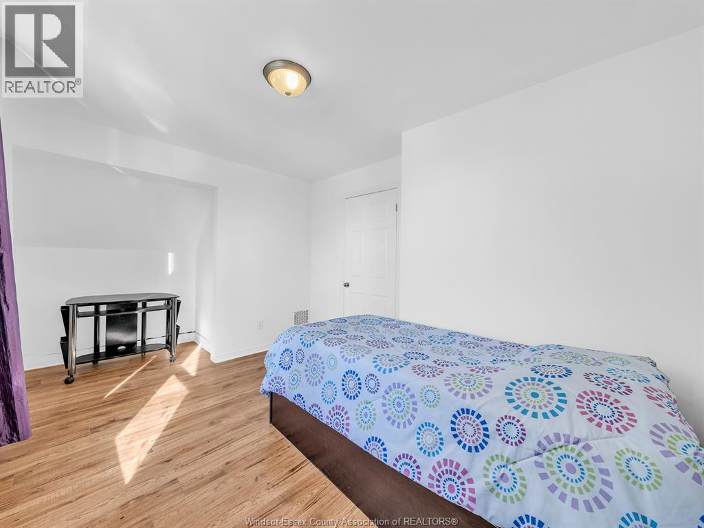 894 Dougall, Windsor, Ontario  N9A 4R1 - Photo 7 - 26017219