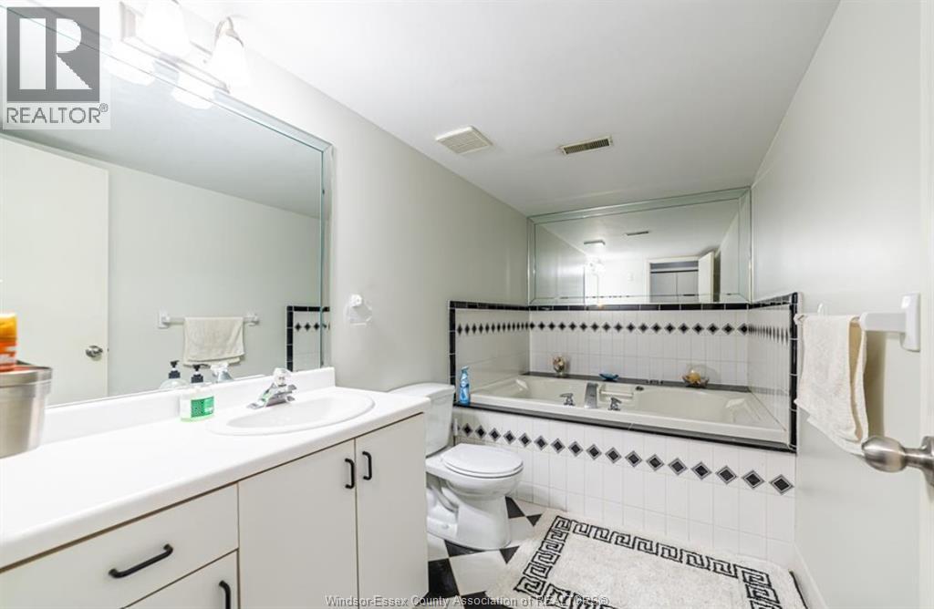 2595 California, Windsor, Ontario  N9E 4L6 - Photo 17 - 26017177