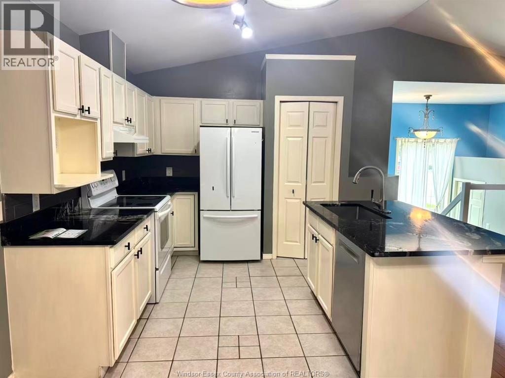 1011 Silverdale Drive, Windsor, Ontario  N9G 2R8 - Photo 6 - 26017327
