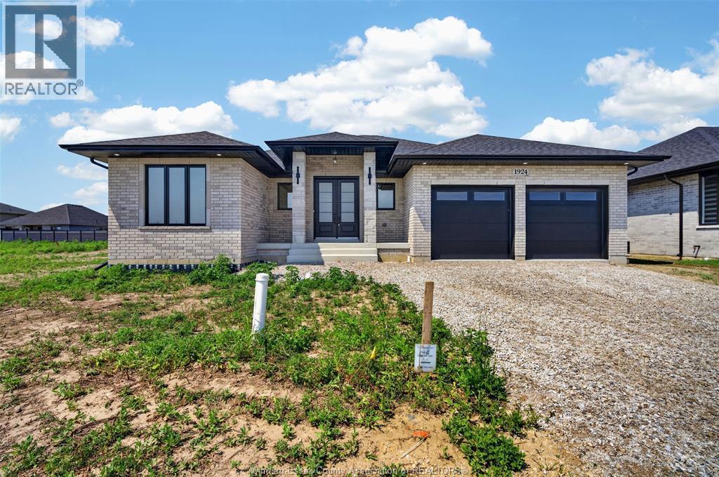 1920 SANNITA AVENUE, Kingsville, Ontario