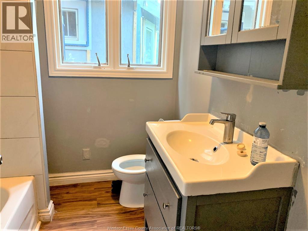 1076 Dougall, Windsor, Ontario  N9A 4R5 - Photo 5 - 26017416