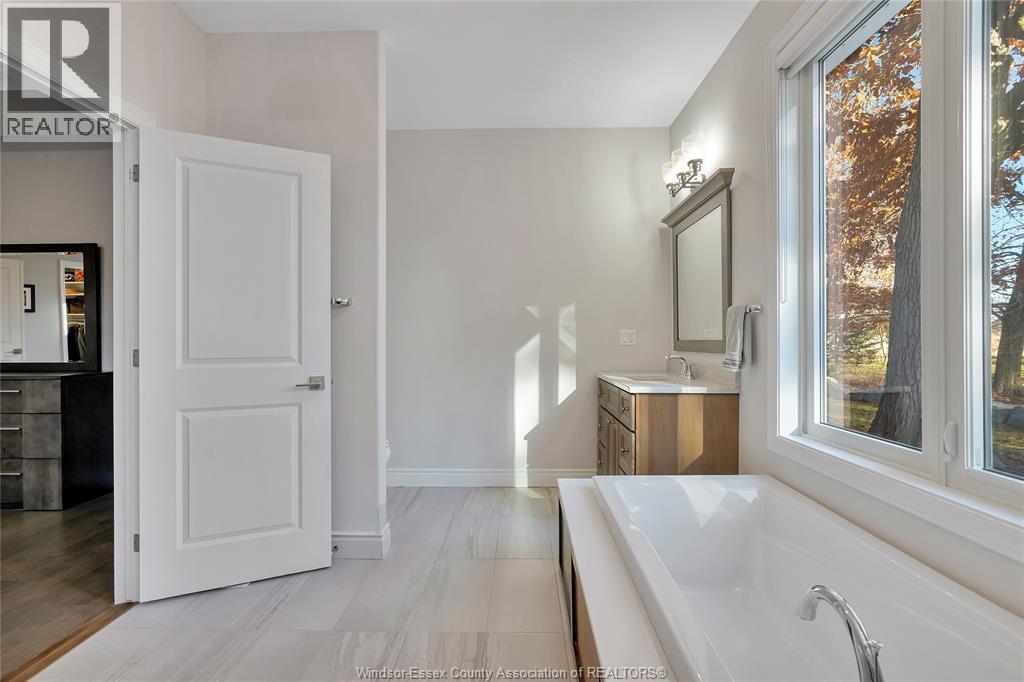 295 Crystal Bay Drive, Amherstburg, Ontario  N9V 4A6 - Photo 26 - 26017430