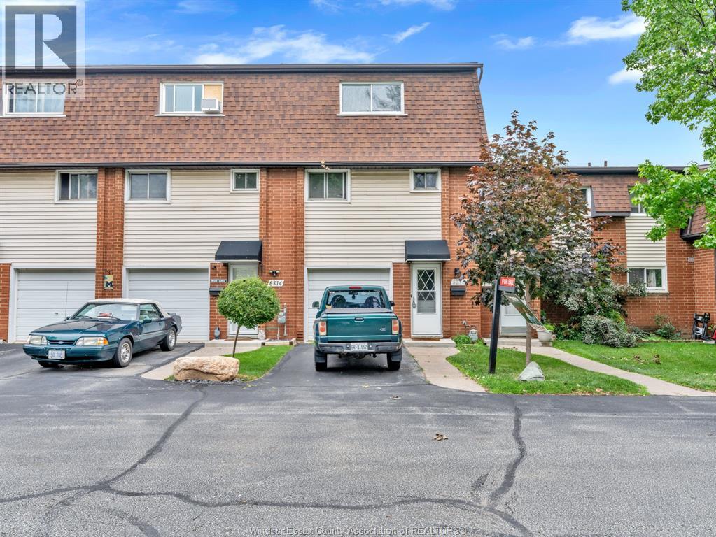 6312 Thornberry, Windsor, Ontario  N8T 3A2 - Photo 1 - 26017447