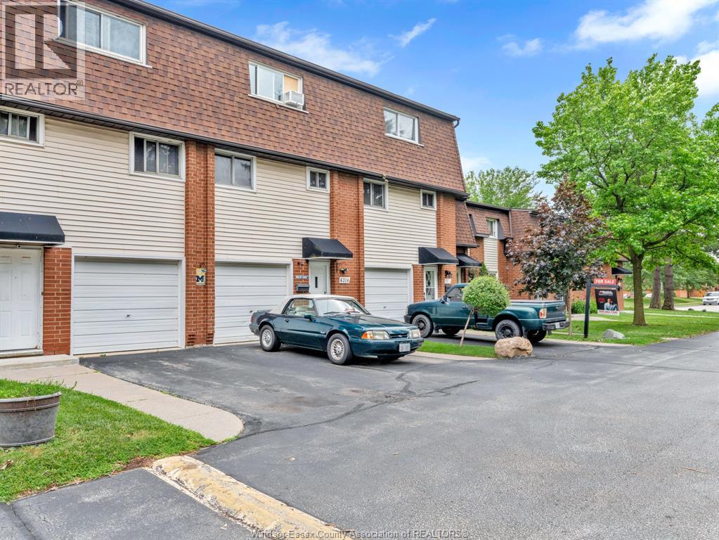 6312 Thornberry, Windsor, Ontario  N8T 3A2 - Photo 3 - 26017447