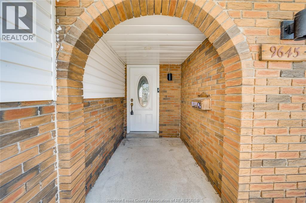 9645 Asgard Road, Windsor, Ontario  N8R 1E1 - Photo 4 - 26017283