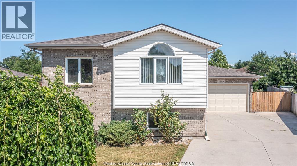 1752 Vicky Circle, Windsor, Ontario  N8W 5P7 - Photo 1 - 26017503