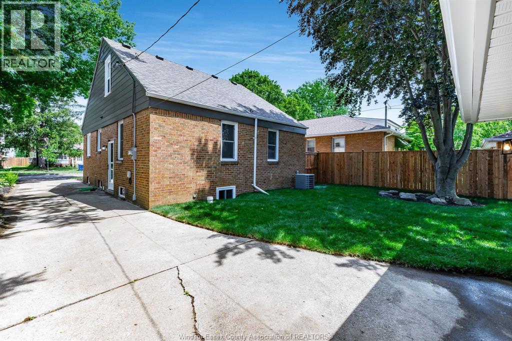 2309 Hall, Windsor, Ontario  N8W 2M1 - Photo 44 - 26017448
