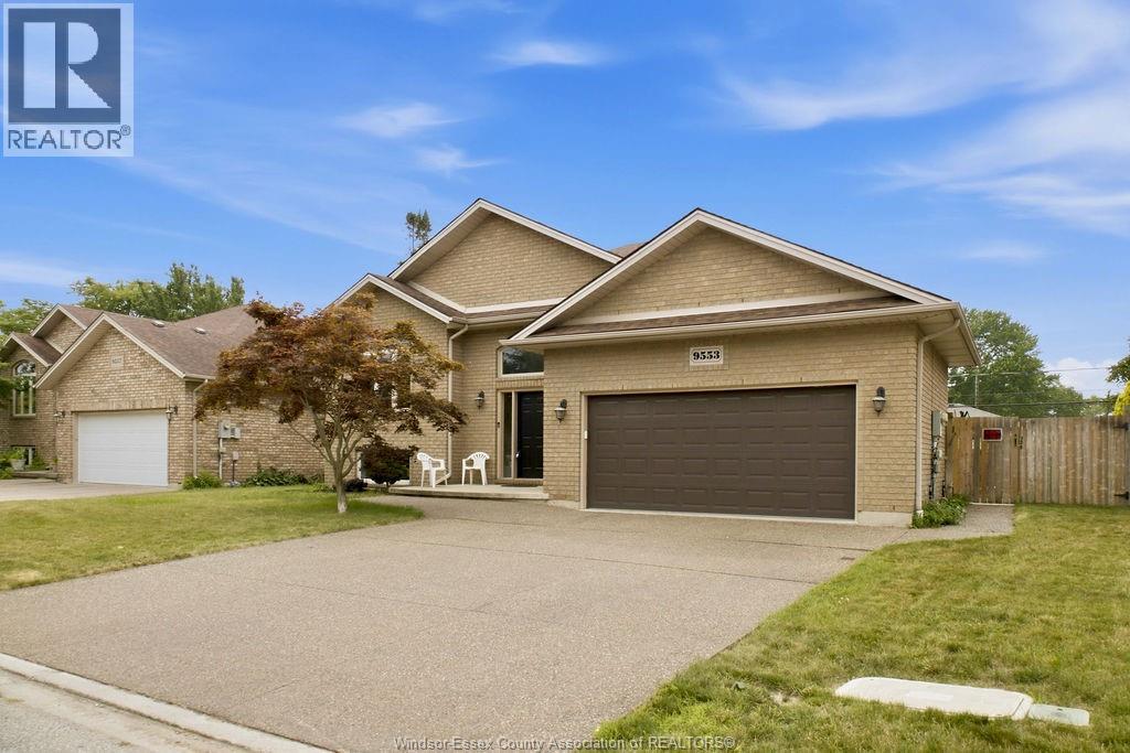 9553 MANITOU, Windsor, Ontario