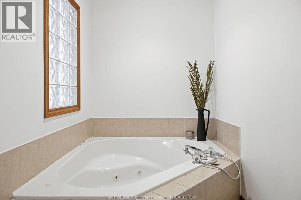 9553 Manitou, Windsor, Ontario  N8P 1H8 - Photo 29 - 26017544