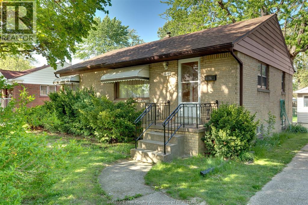 3256 Dominion Boulevard, Windsor, Ontario  N9E 2N5 - Photo 1 - 26017347
