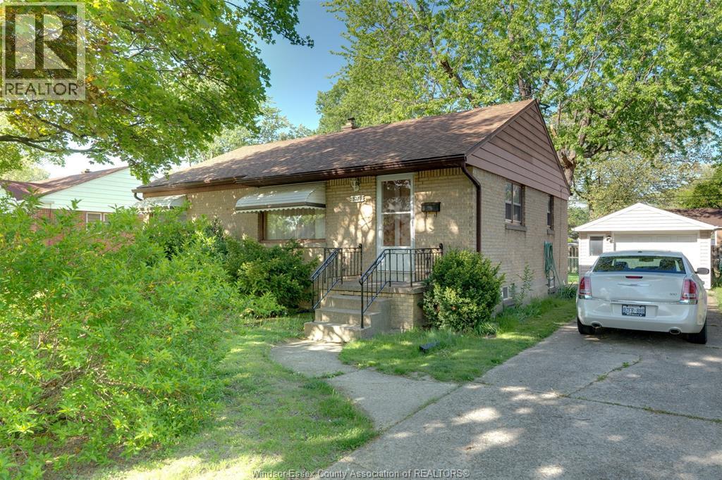 3256 Dominion Boulevard, Windsor, Ontario  N9E 2N5 - Photo 2 - 26017347