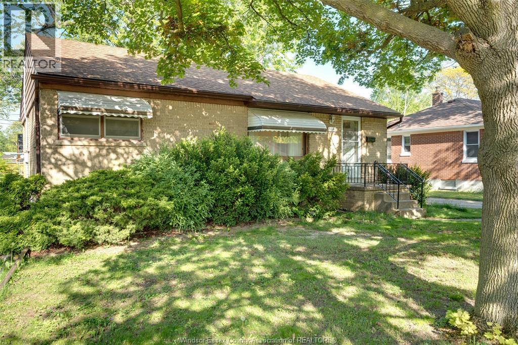 3256 Dominion Boulevard, Windsor, Ontario  N9E 2N5 - Photo 3 - 26017347