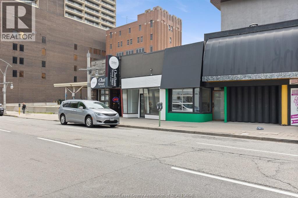 37 Chatham Street East, Windsor, Ontario  N9A 2W2 - Photo 3 - 26017572