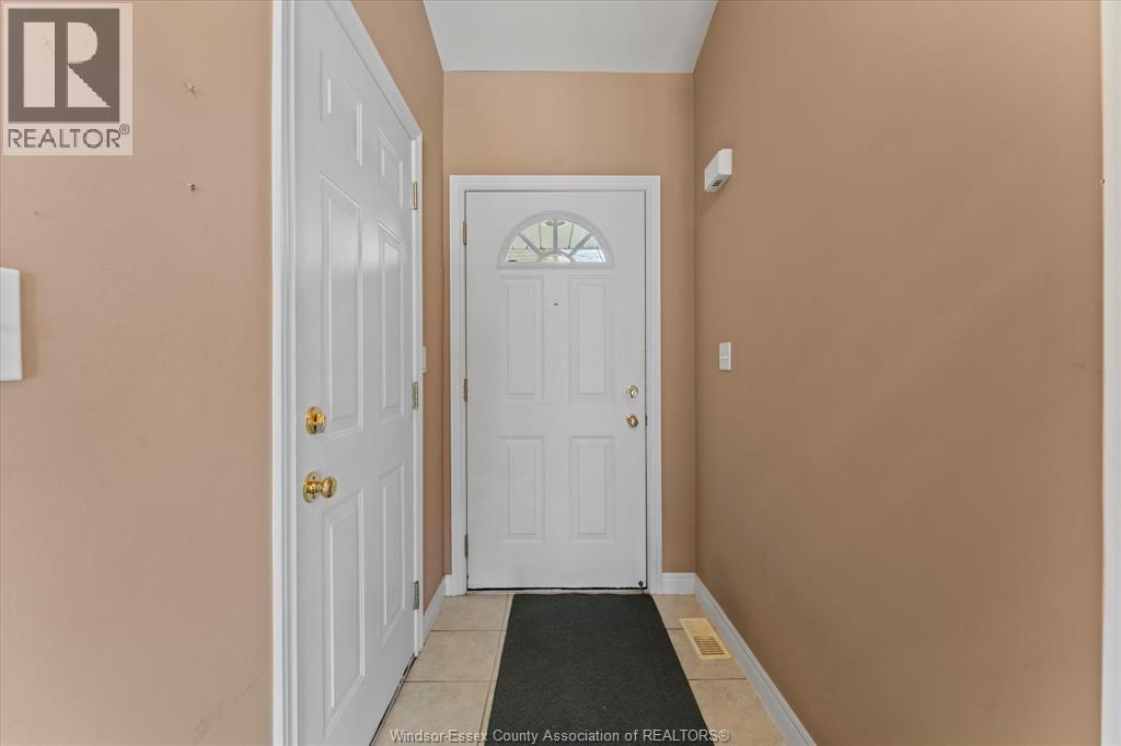 3718 Prairie Court, Windsor, Ontario  N9G 2X3 - Photo 5 - 26017581