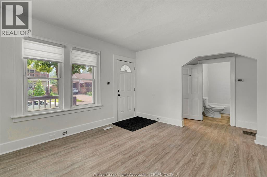 842-844 Ellrose Avenue Unit# Duplex, Windsor, Ontario  N8Y 3W7 - Photo 3 - 26017576