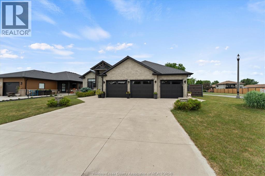 227 Meadowview Avenue, Amherstburg, Ontario  N9V 2Y9 - Photo 2 - 26017564